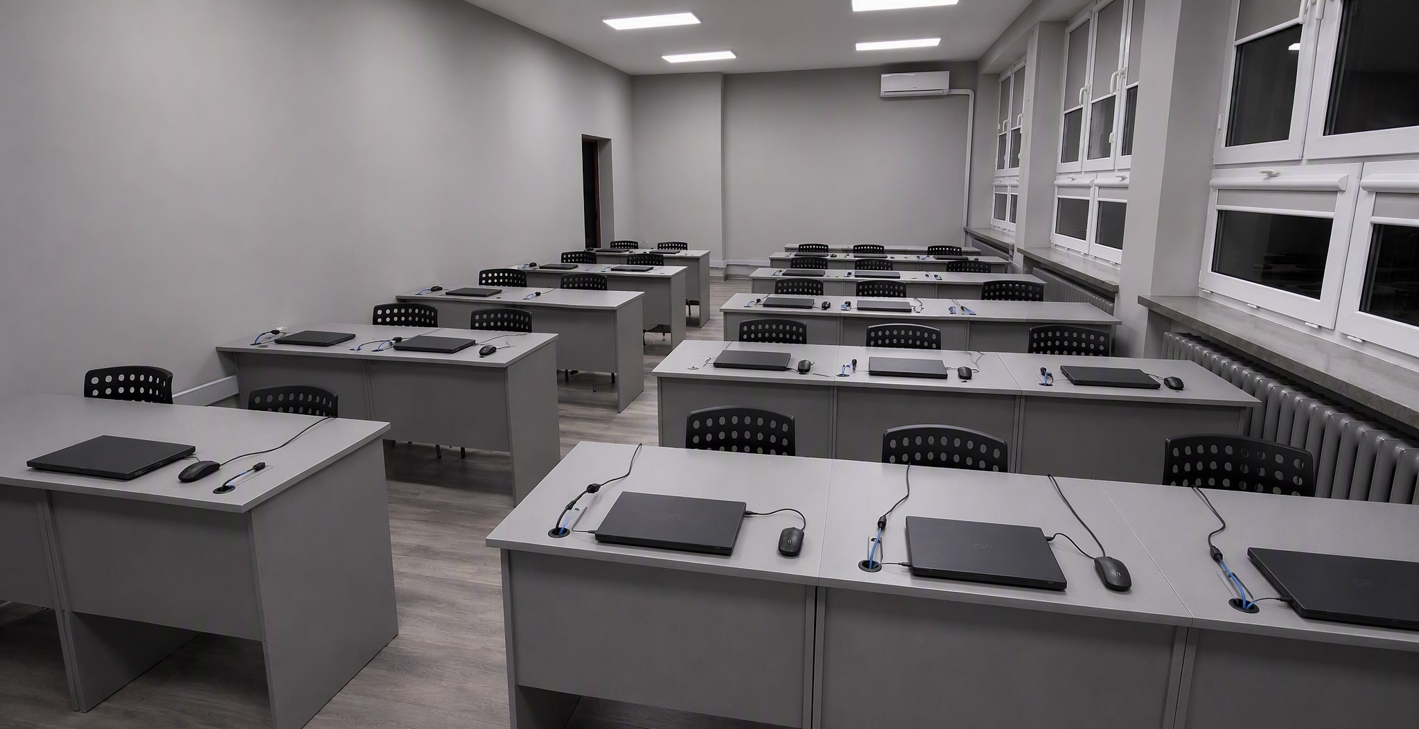 Pracownia komputerowa — stanowiska sieciowe