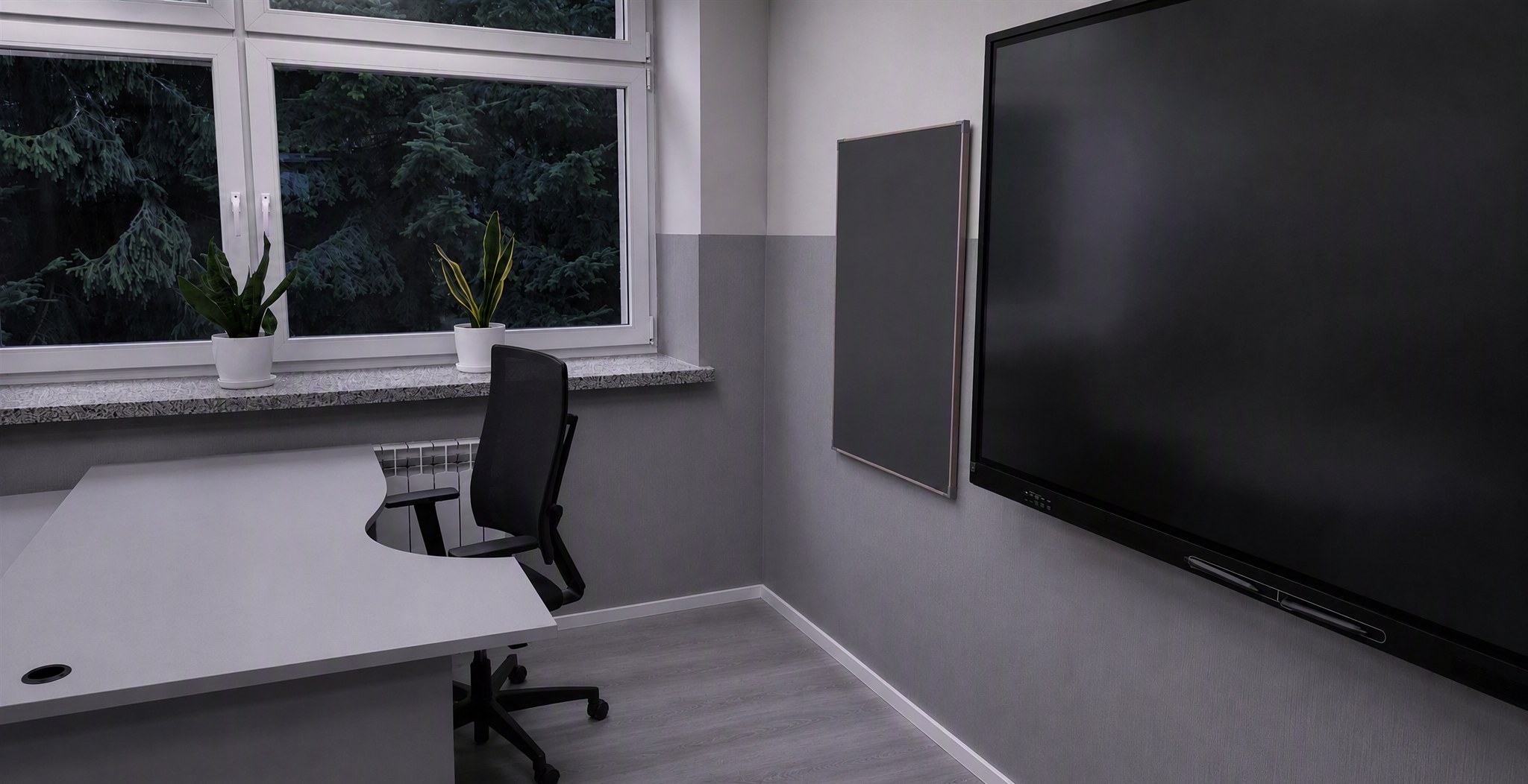 Monitor interaktywny w sali lekcyjnej